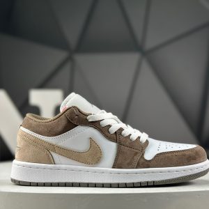 Nike Air Jordan 1 Low 01204 Sneakers
