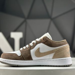 Nike Air Jordan 1 Low 01204 Sneakers