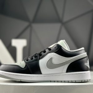 Nike Air Jordan 1 Low 01210 Sneakers