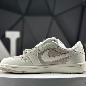 Nike Air Jordan 1 Low x Travis Scott DM7866-130 Sneakers