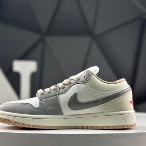 Nike Air Jordan 1 Low 01251 Sneakers