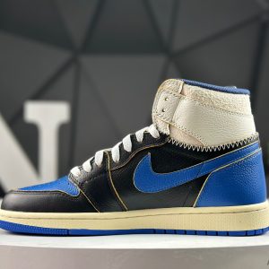 Nike Air Jordan 1 Retro High IO7847-001 Sneakers
