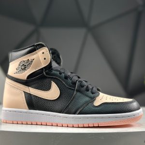 Nike Air Jordan 1 Retro High 555088-081 Sneakers
