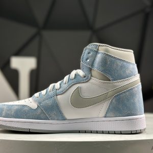 Nike Air Jordan 1 Retro High 555088-402 Sneakers