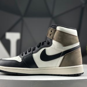 Nike Air Jordan 1 Retro High 555088-105 Sneakers