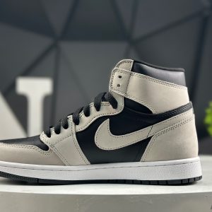 Nike Air Jordan 1 Retro High 555088-035 Sneakers