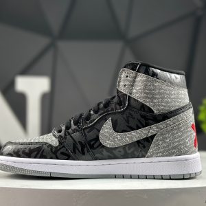 Nike Air Jordan 1 Retro High 555088-063 Sneakers
