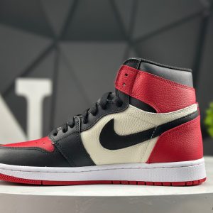Nike Air Jordan 1 Retro High 555088-610 Sneakers