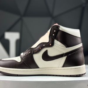 Nike Air Jordan 1 Retro High FD2596-200 Sneakers