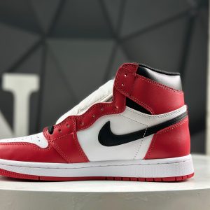 Nike Air Jordan 1 Retro High 555088-101 Sneakers