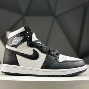 Nike Air Jordan 1 Retro High 555088-010 Sneakers