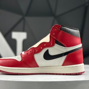 Nike Air Jordan 1 Retro High DZ5485-612 Sneakers