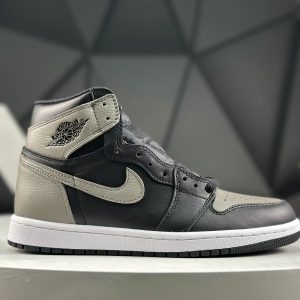 Nike Air Jordan 1 Retro High 555088-013 Sneakers