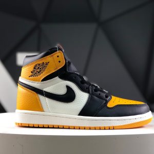 Nike Air Jordan 1 Retro High 555088-711 Sneakers