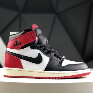 Nike Air Jordan 1 Retro High DZ5485-106 Sneakers
