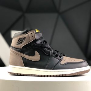 Nike Air Jordan 1 Retro High DZ5485-020 Sneakers