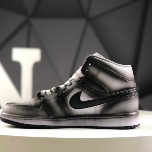 Nike Air Jordan 1 Retro High BQ6472-015 Sneakers