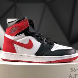 Nike Air Jordan 1 Retro High 555088-109 Sneakers