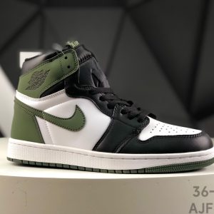 Nike Air Jordan 1 Retro High 555088-112 Sneakers