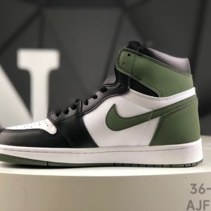 Nike Air Jordan 1 Retro High 555088-112 Sneakers