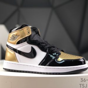 Nike Air Jordan 1 Retro High 861428-001 Sneakers