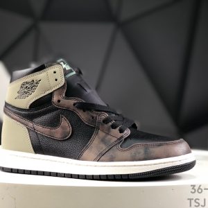 Nike Air Jordan 1 Retro High 555088-033 Sneakers