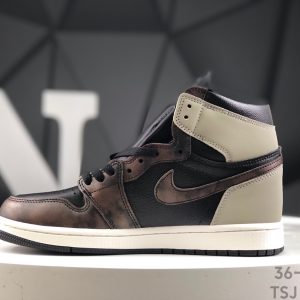 Nike Air Jordan 1 Retro High 555088-033 Sneakers