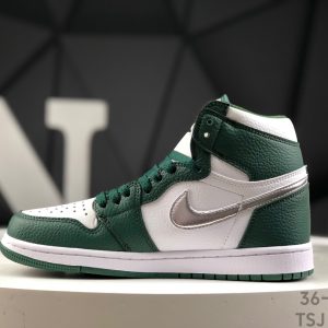 Nike Air Jordan 1 Retro High DZ5485-003 Sneakers