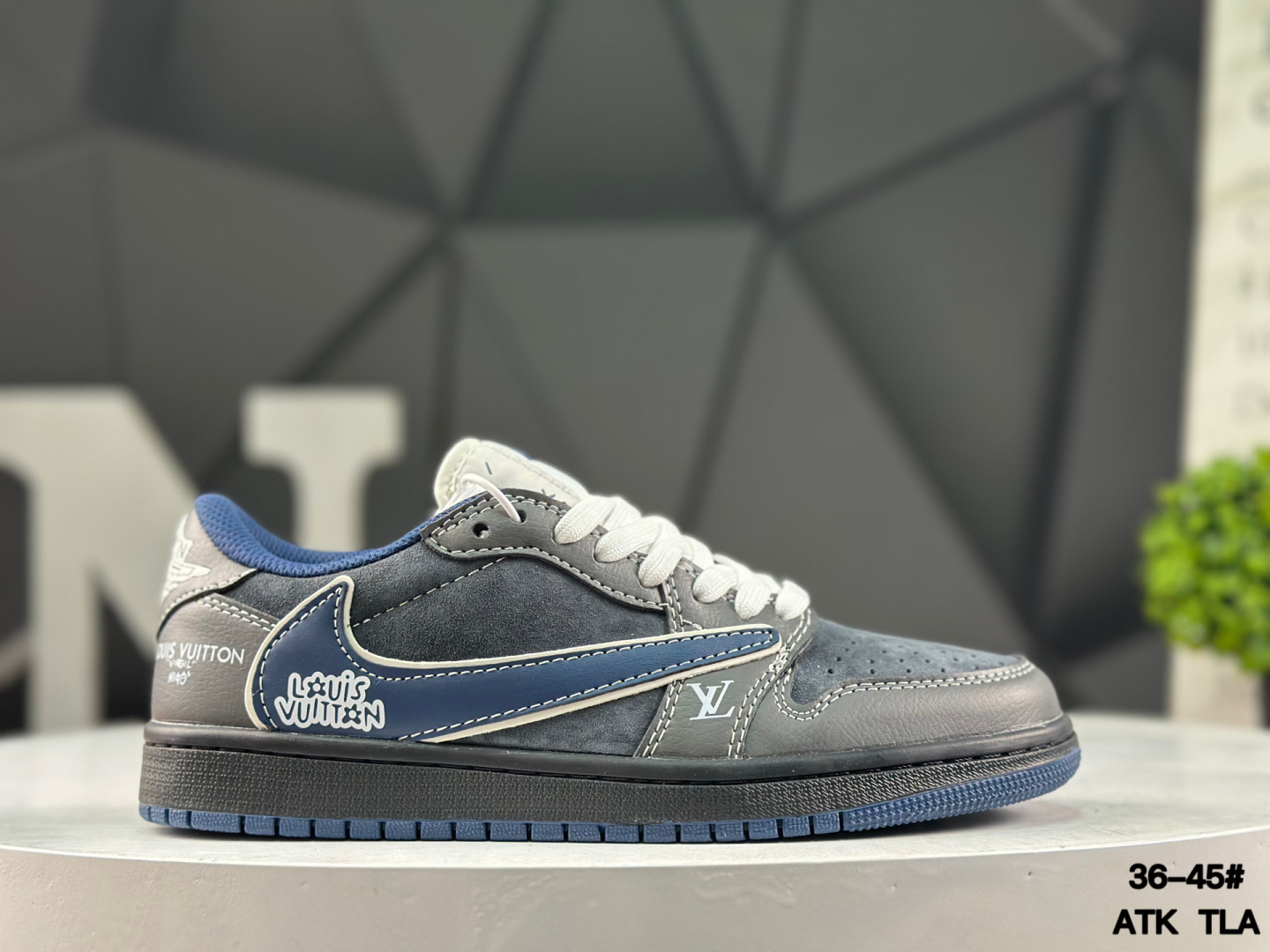 Nike Air Jordan 1 Low x Travis Scott DZ5988-024 Sneakers