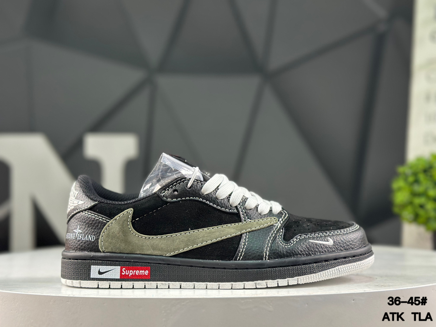 Nike Air Jordan 1 Low x Travis Scott DZ5988-025 Sneakers