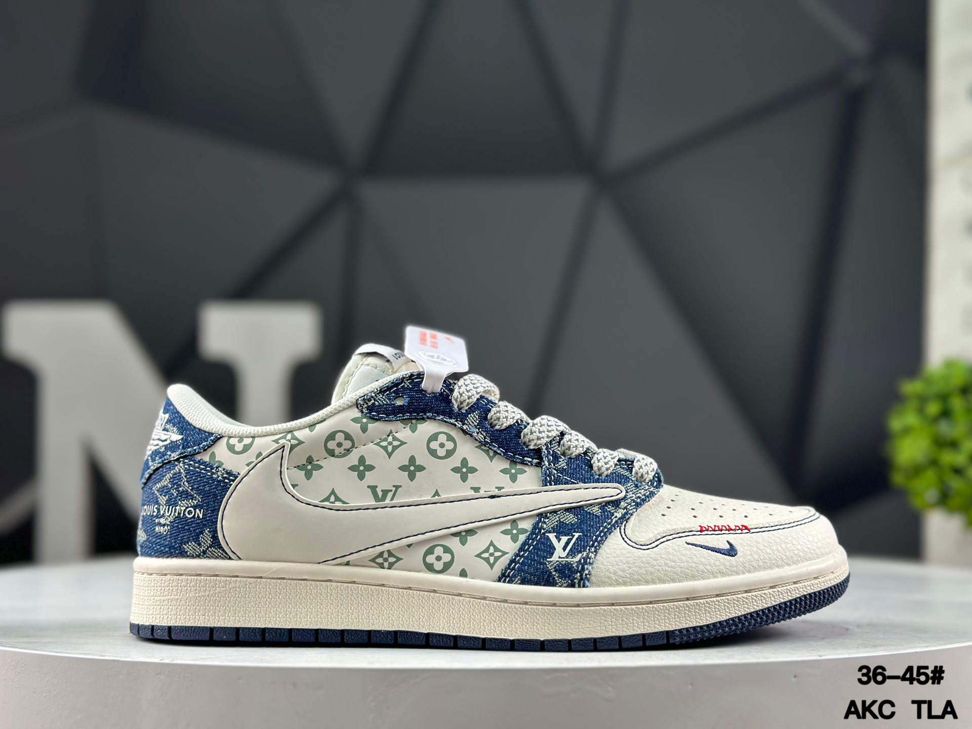 Nike Air Jordan 1 Low x Travis Scott YX5066-326 Sneakers