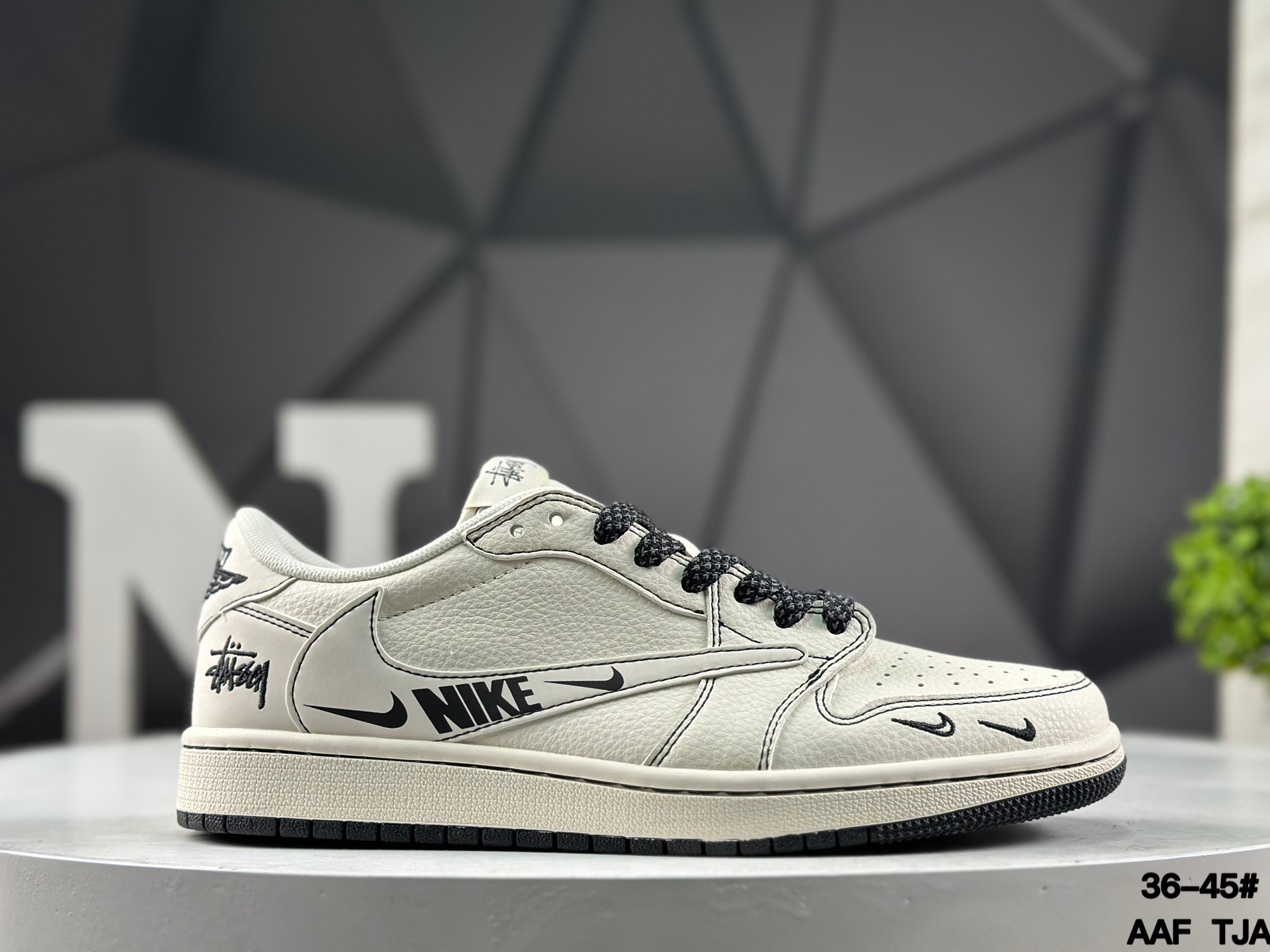 Nike Air Jordan 1 Low x Travis Scott HH7518-092 Sneakers