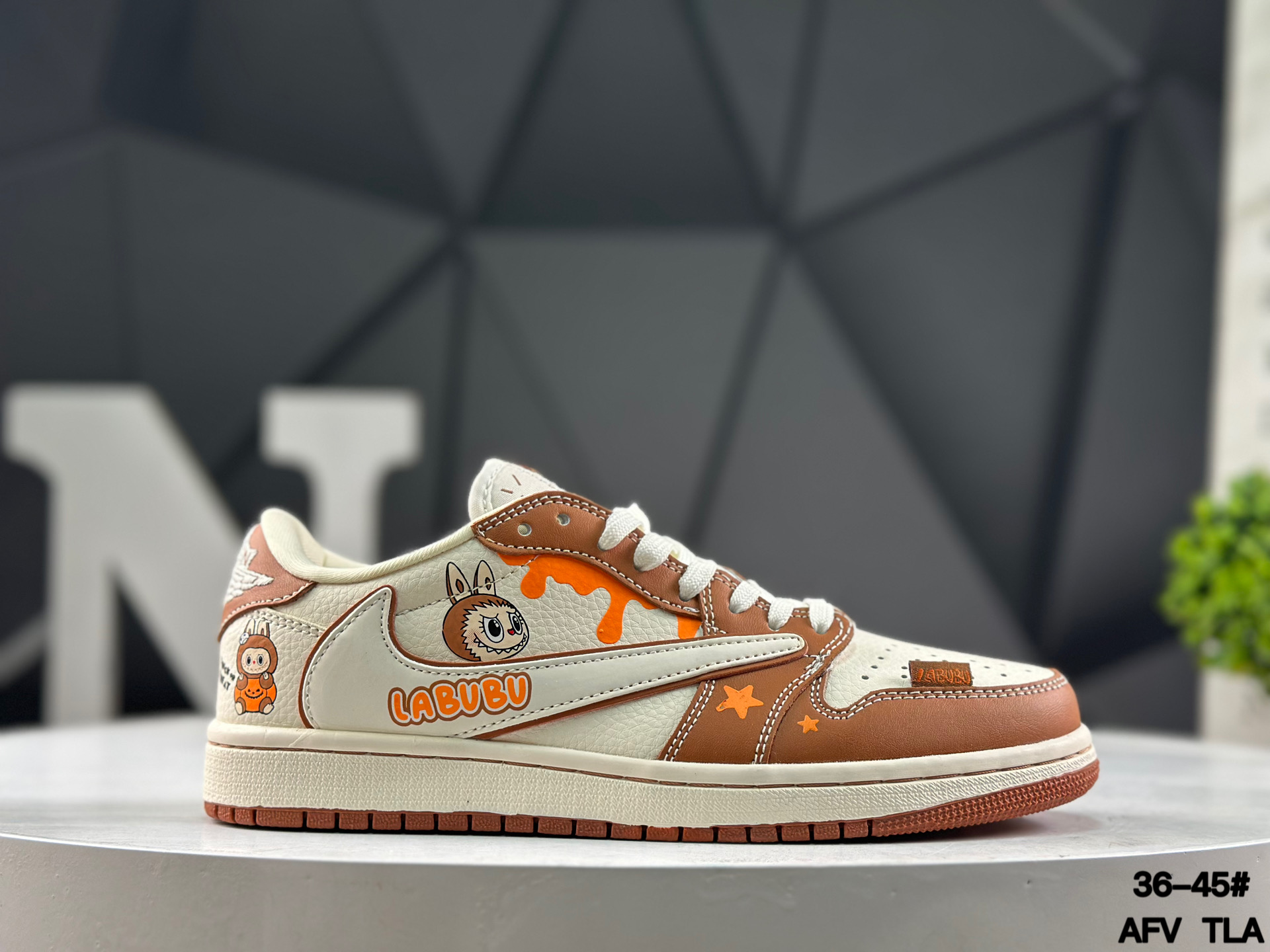 Nike Air Jordan 1 Low x Travis Scott DZ5899-020 Sneakers