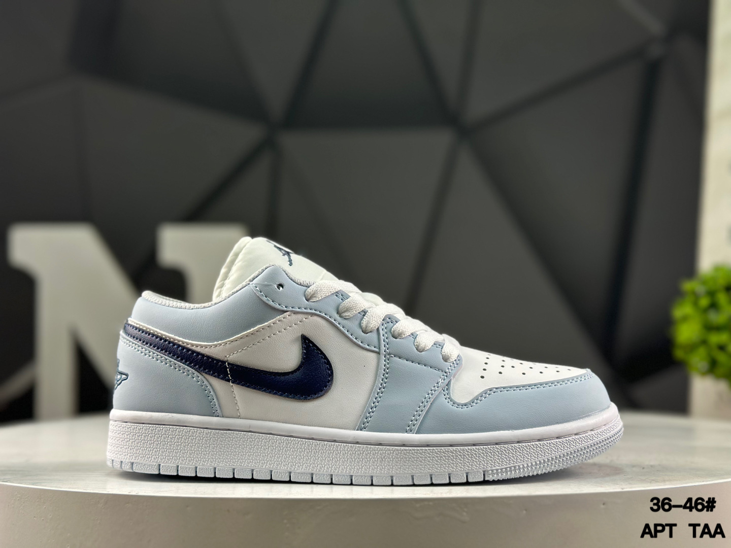 Nike Air Jordan 1 Low 553558-400 Sneakers