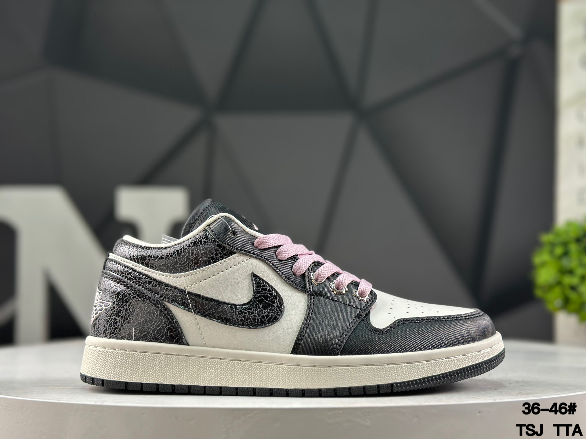 Nike Air Jordan 1 Low II0559-001 Sneakers
