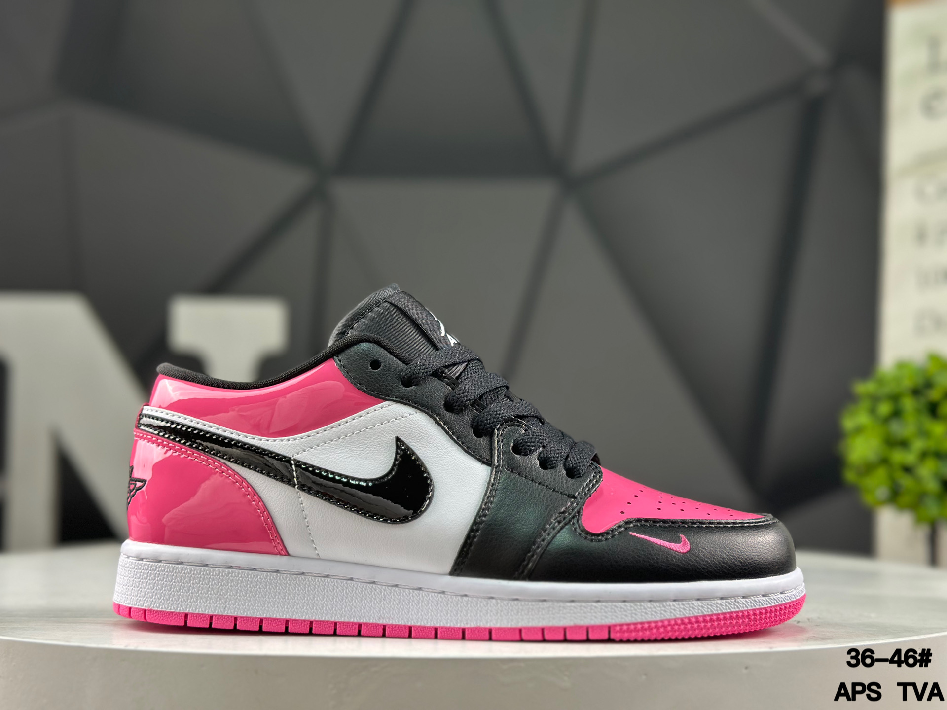 Nike Air Jordan 1 Low IV2446-684 Sneakers