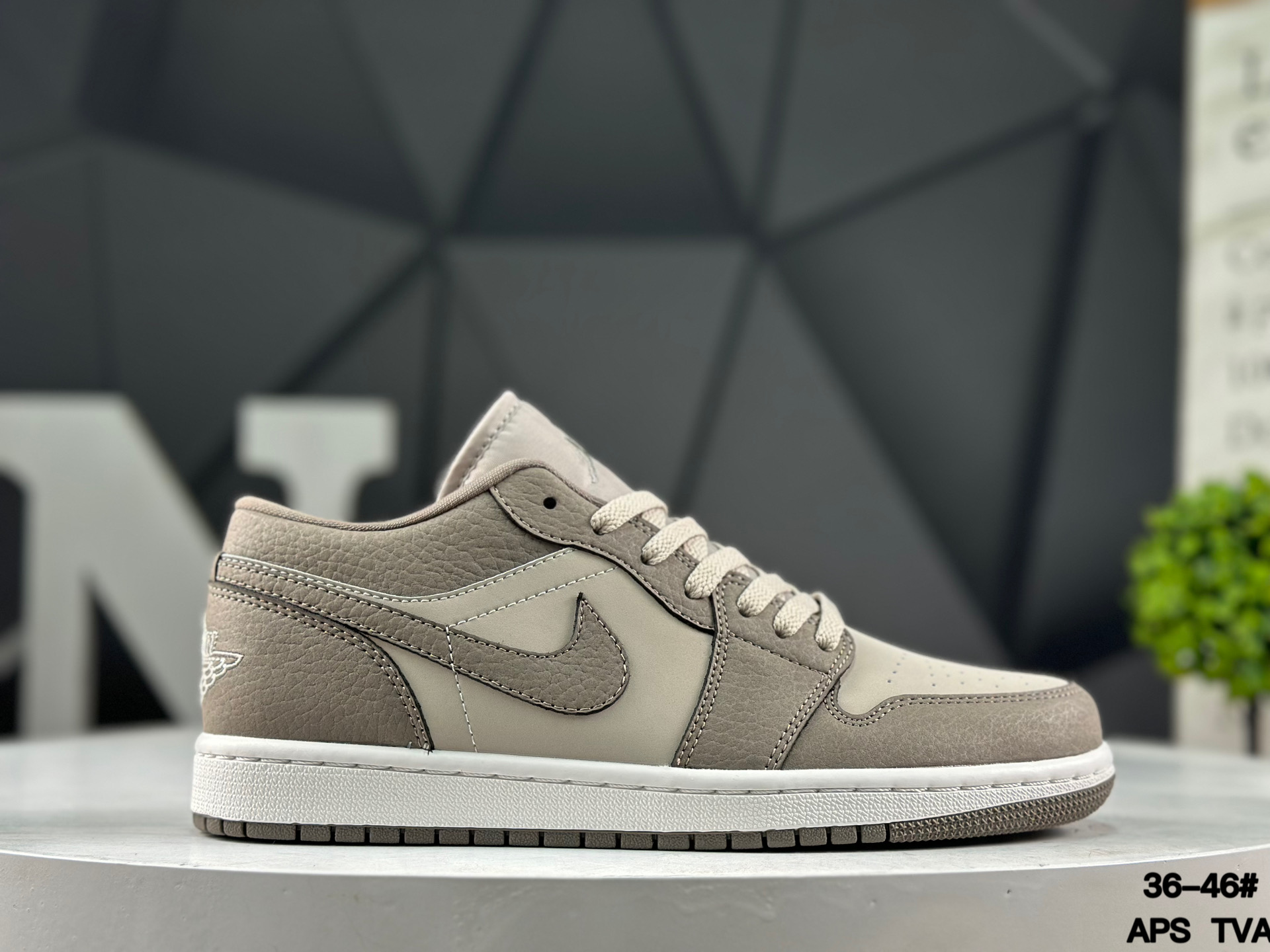 Nike Air Jordan 1 Low IU7552-040 Sneakers
