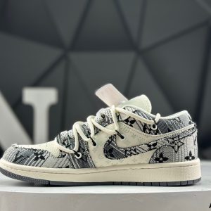 Nike Air Jordan 1 Low YX5066-372 Sneakers