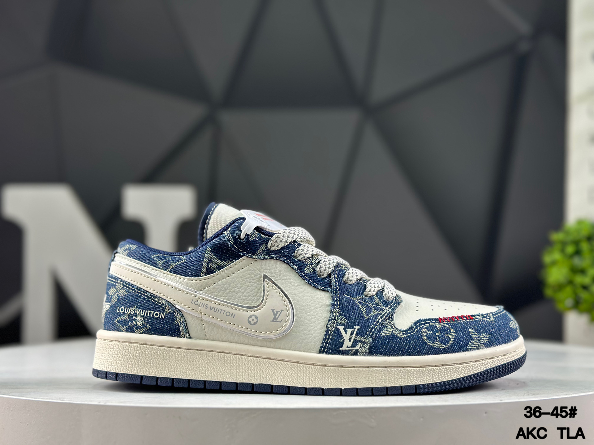 Nike Air Jordan 1 Low YX5066-389 Sneakers