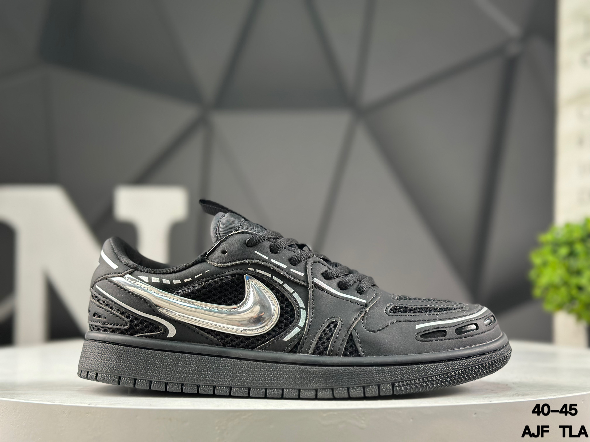 Nike Air Jordan 1 Low Special Edition 01190 Sneakers