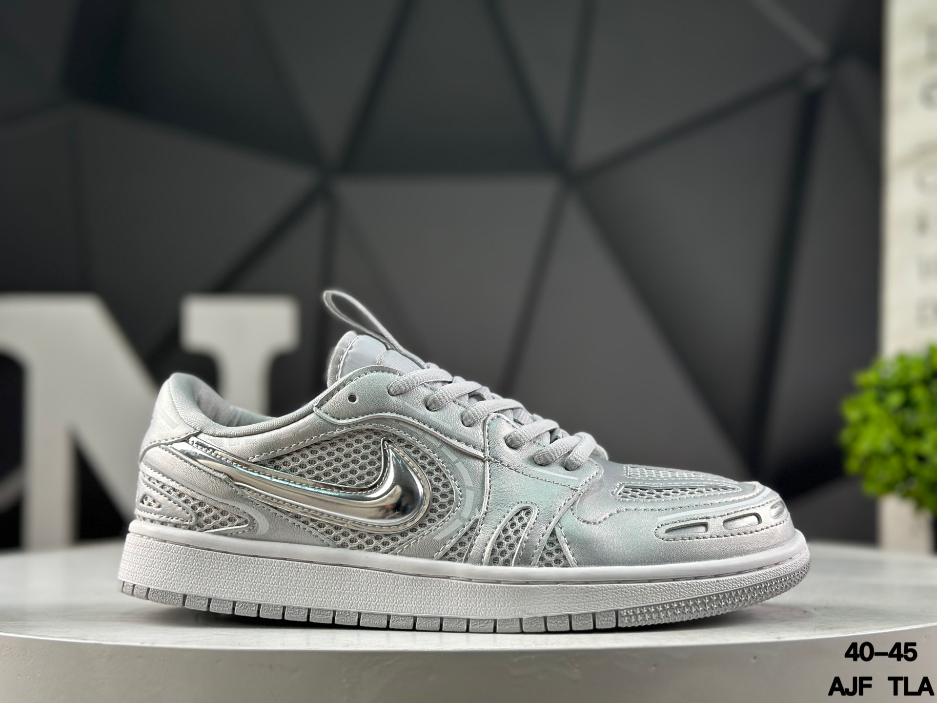 Nike Air Jordan 1 Low Special Edition 01191 Sneakers