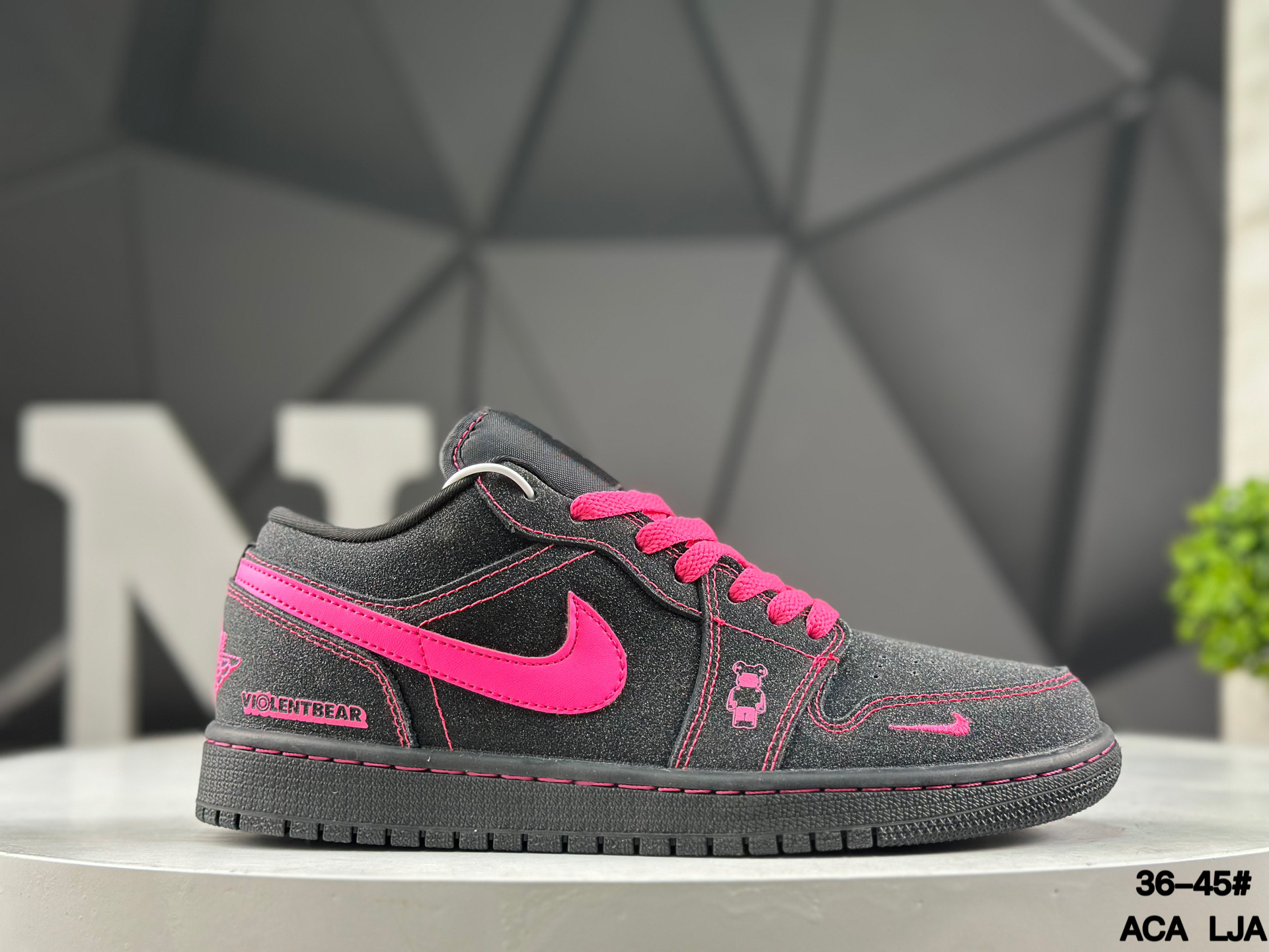 Nike Air Jordan 1 Low LL8888-009 Sneakers