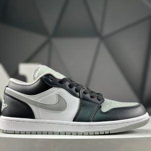 Nike Air Jordan 1 Low 553558-039 Sneakers