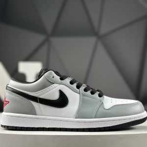 Nike Air Jordan 1 Low 553558-030 Sneakers