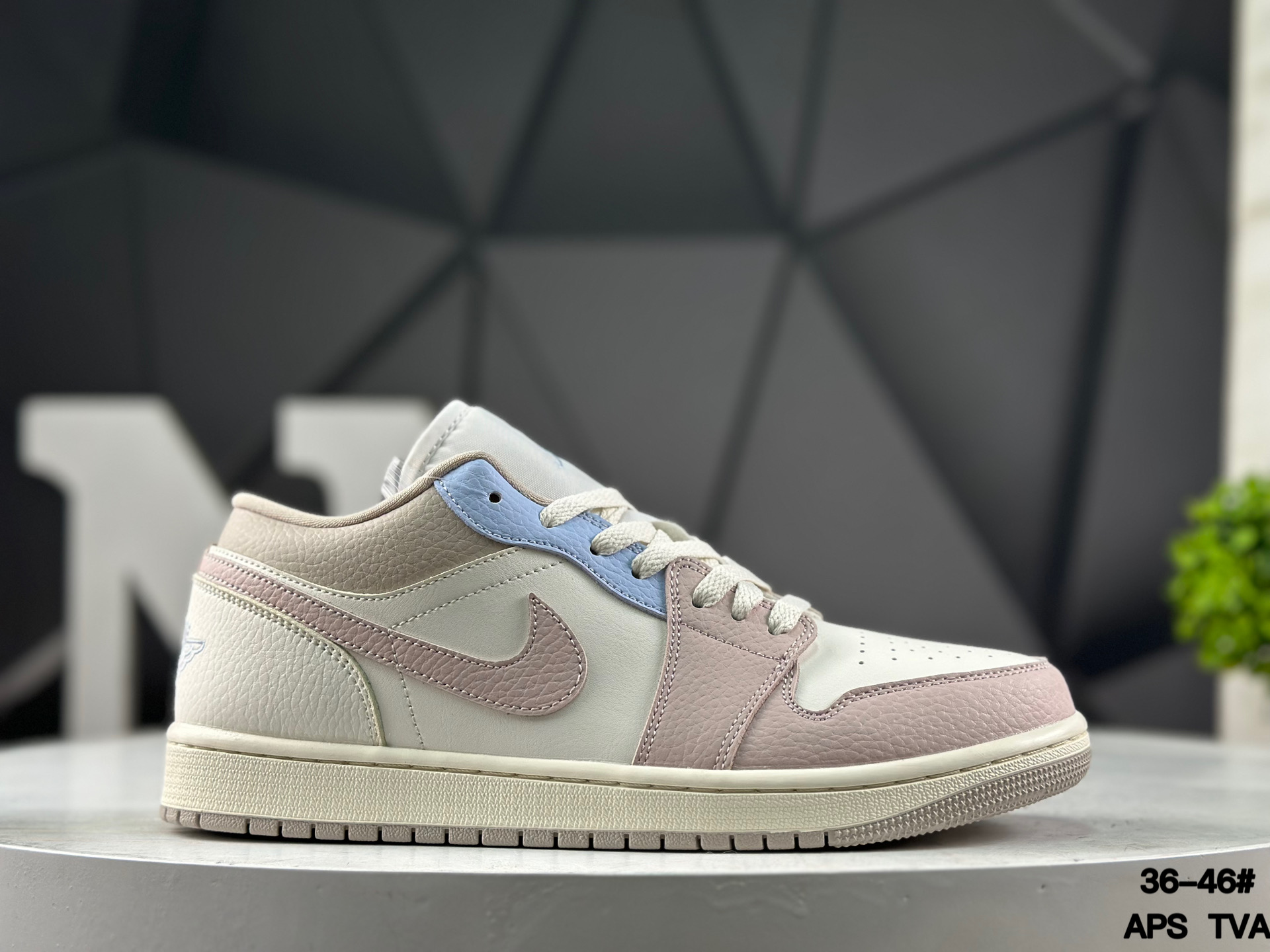 Nike Air Jordan 1 Low IV3219-161 Sneakers