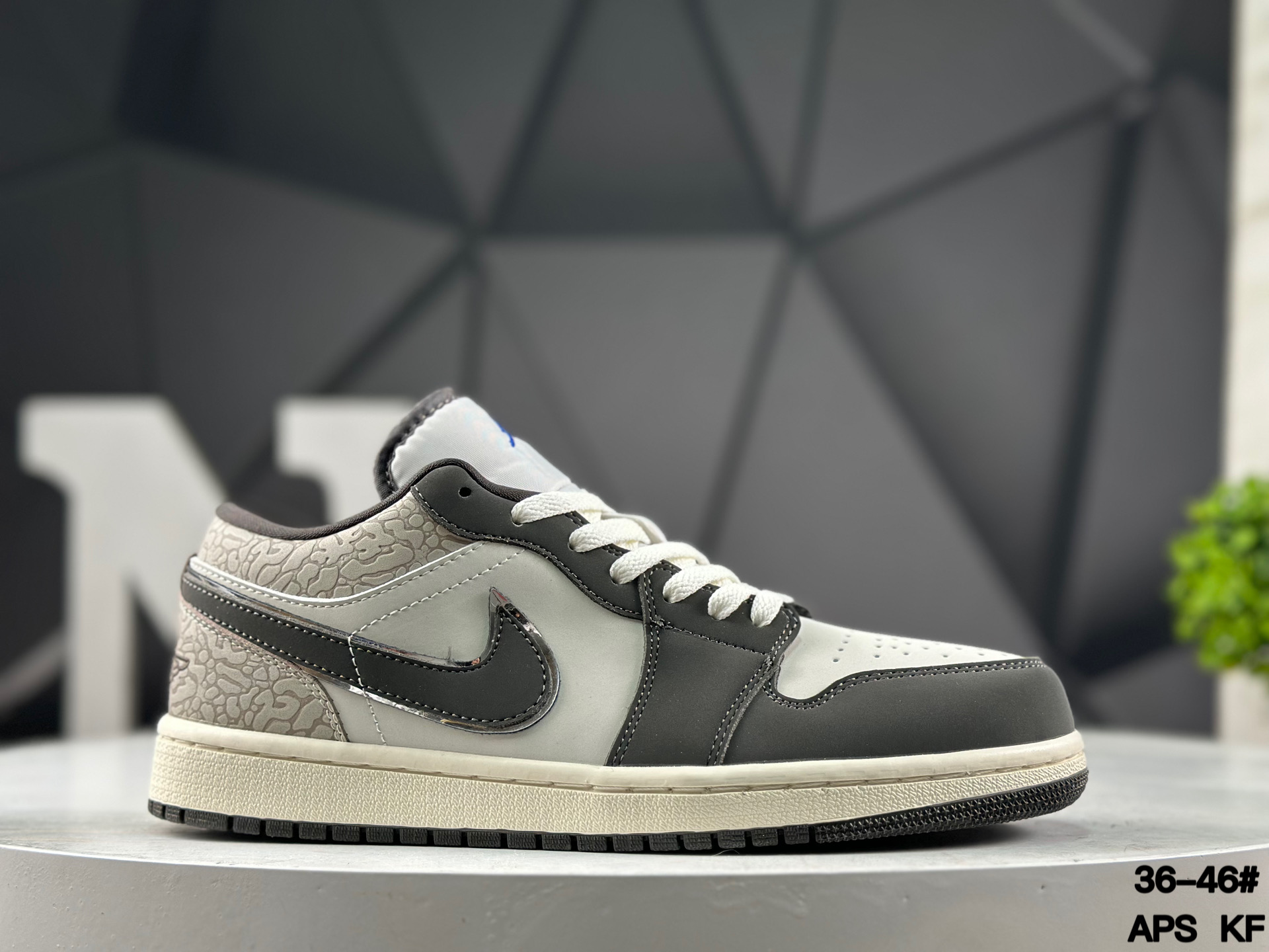Nike Air Jordan 1 Low IU2268-100 Sneakers