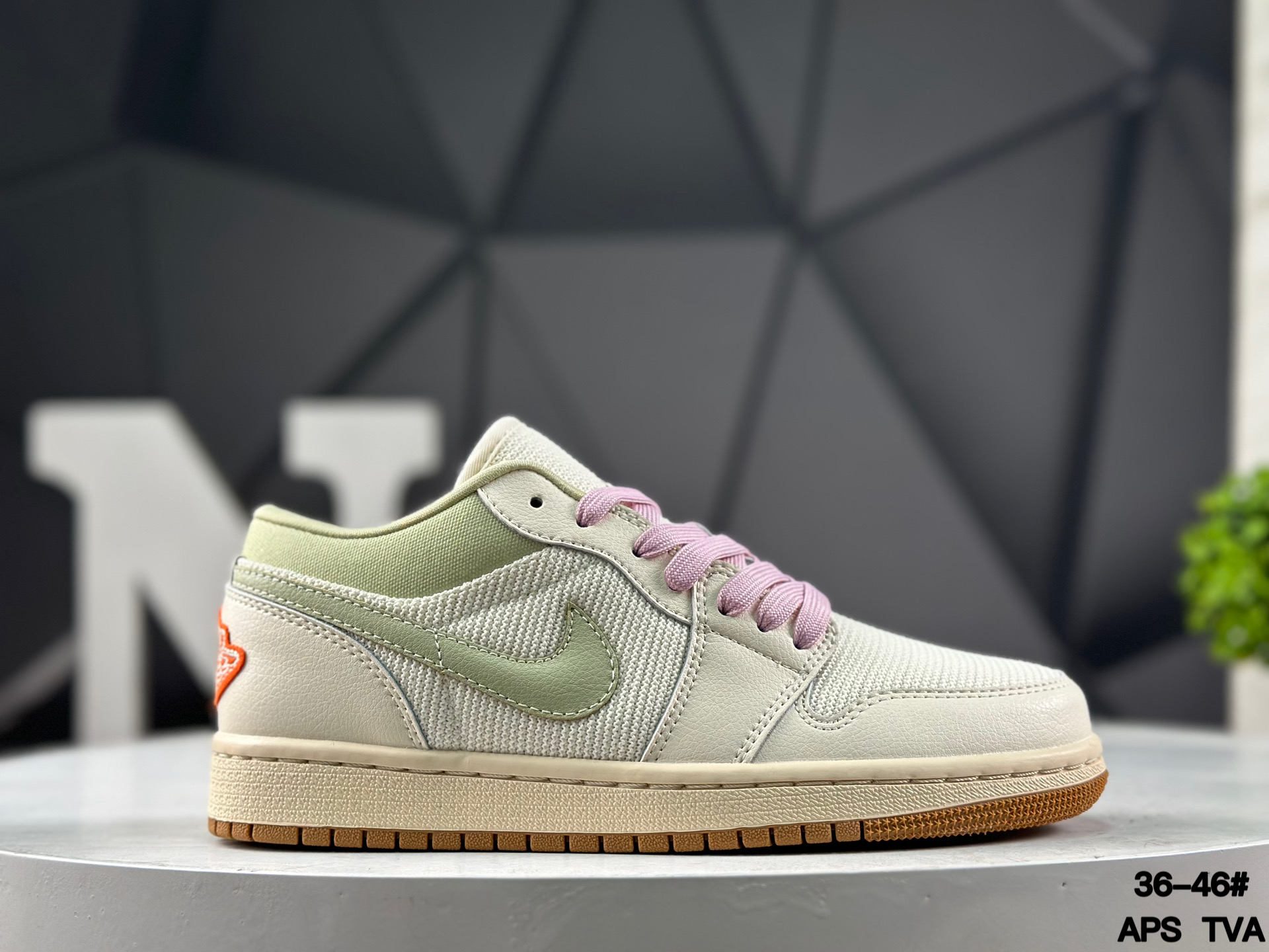 Nike Air Jordan 1 Low II0569-100 Sneakers