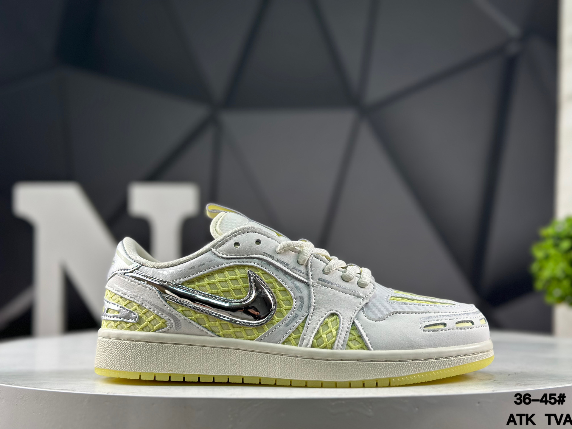 Nike Air Jordan 1 Low HQ2186-130 Sneakers