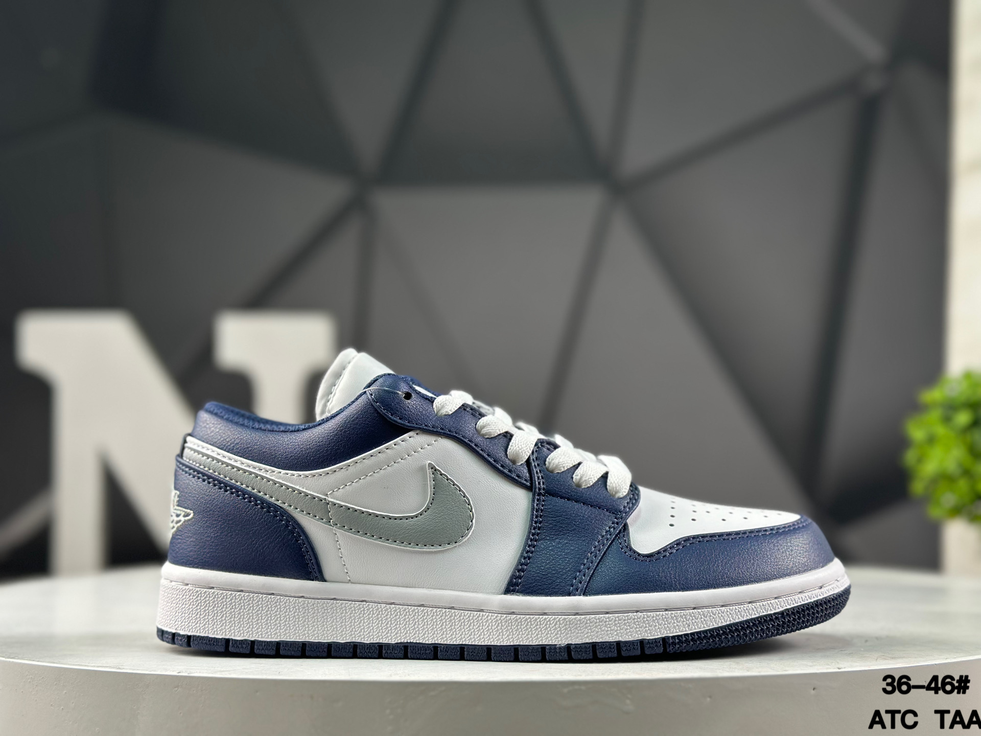 Nike Air Jordan 1 Low 553558-141 Sneakers