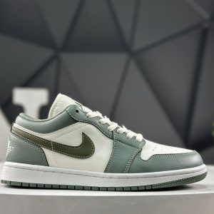 Nike Air Jordan 1 Low 553558-300 Sneakers